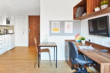 1 bed studio, Western Way, City Centre, Exeter, EX12ZT - Image 3